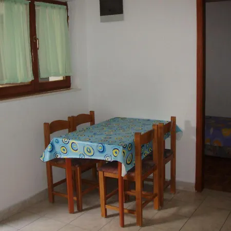 Appartement Josip - 200m From Sea *